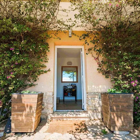 בית נופש Family House In Quiet And Residential Area *