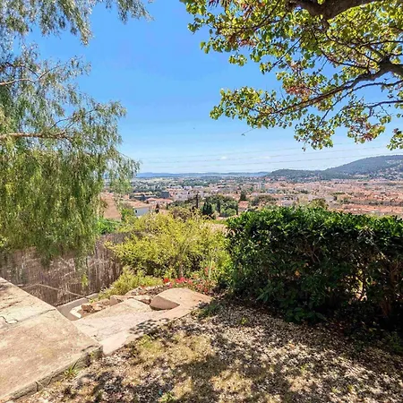 בית נופש Family House In Quiet And Residential Area *