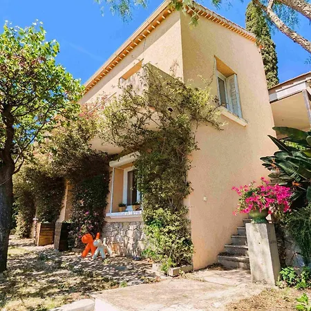 펜션 Family House In Quiet And Residential Area