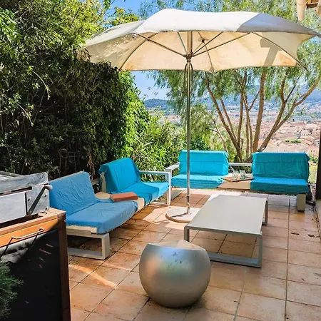 Family House In Quiet And Residential Area הייר