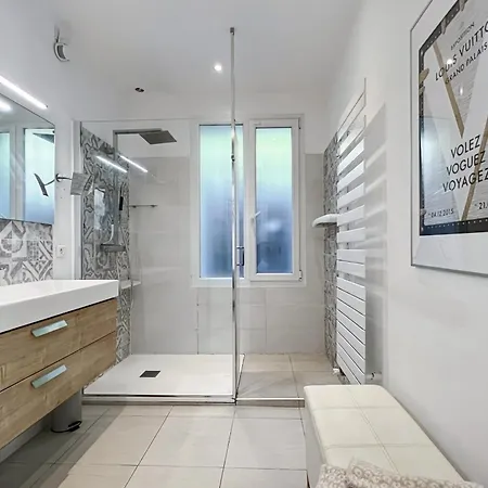 Family House In Quiet And Residential Area בית נופש