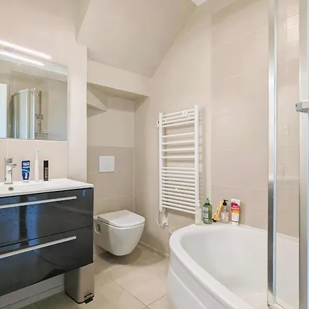 Family House In Quiet And Residential Area * הייר