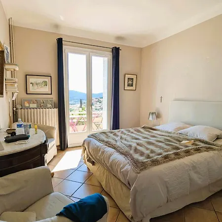 בית נופש Family House In Quiet And Residential Area *