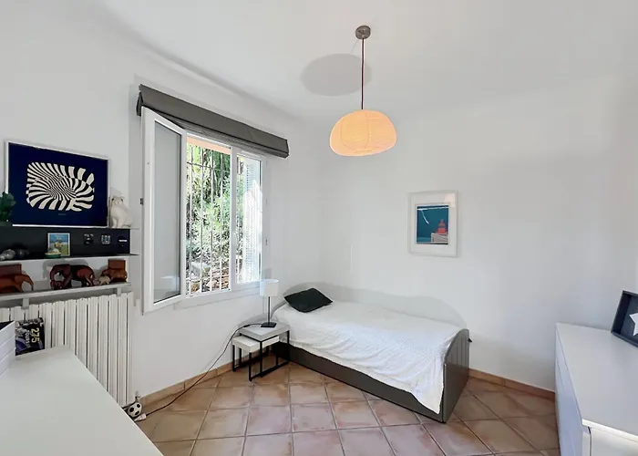 Family House In Quiet And Residential Area 度假居 耶尔