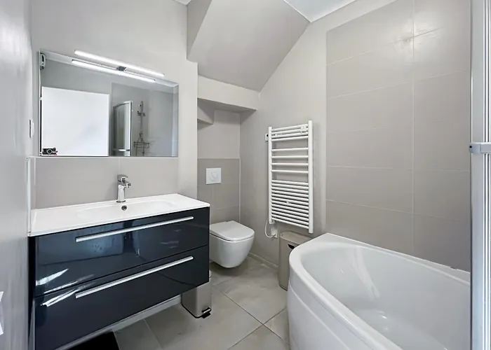 Family House In Quiet And Residential Area 耶尔