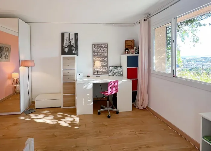 Casa vacanze Family House In Quiet And Residential Area