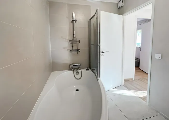 Family House In Quiet And Residential Area *